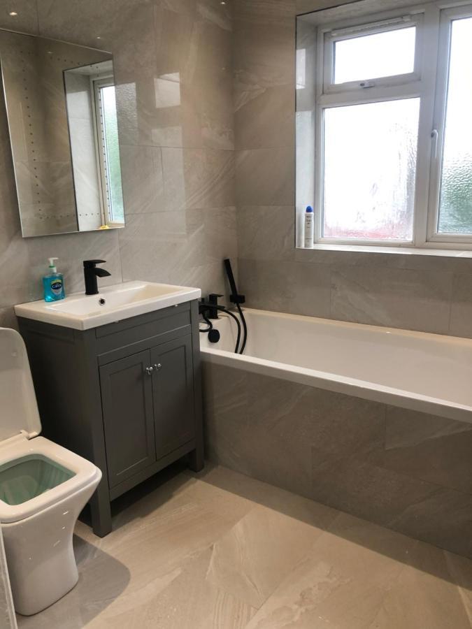 5 Bedroom House In Orpington Extérieur photo
