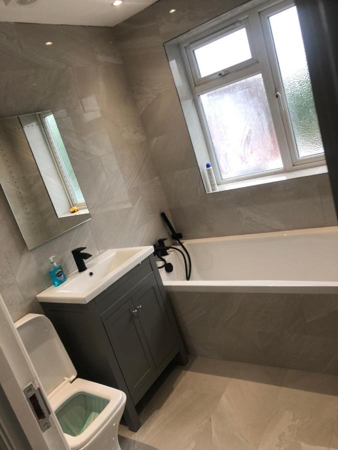 5 Bedroom House In Orpington Extérieur photo