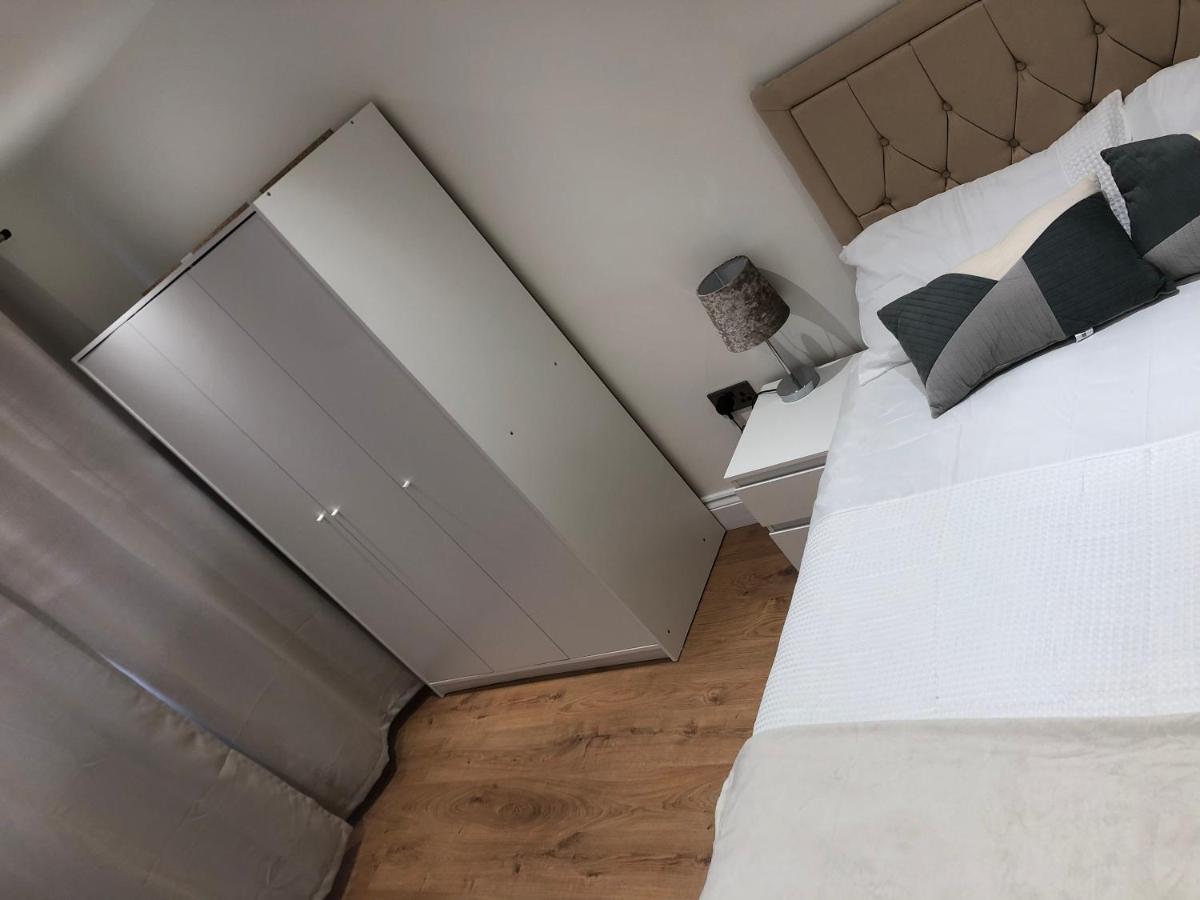 5 Bedroom House In Orpington Extérieur photo