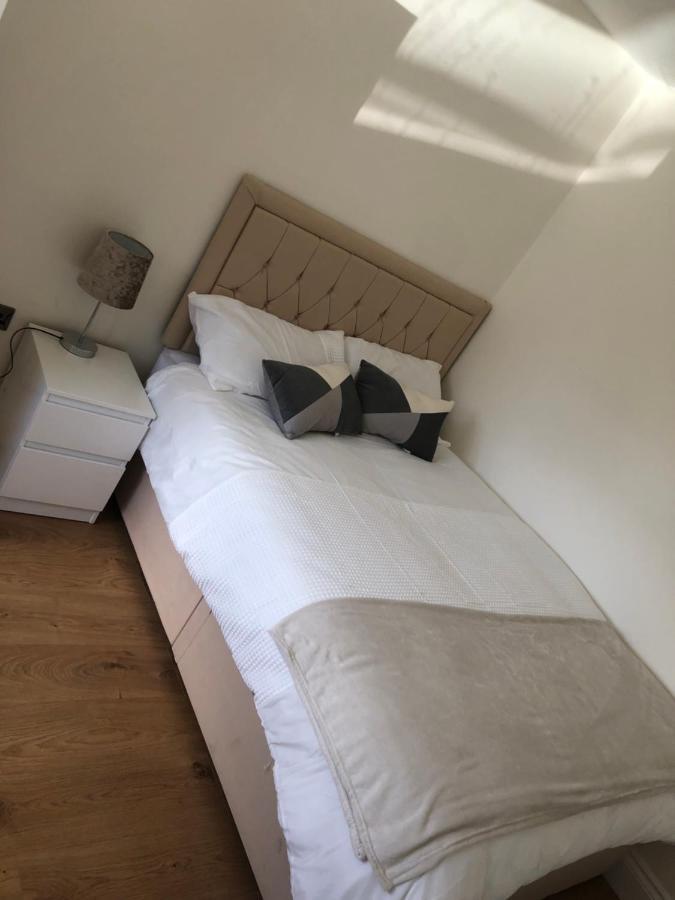5 Bedroom House In Orpington Extérieur photo