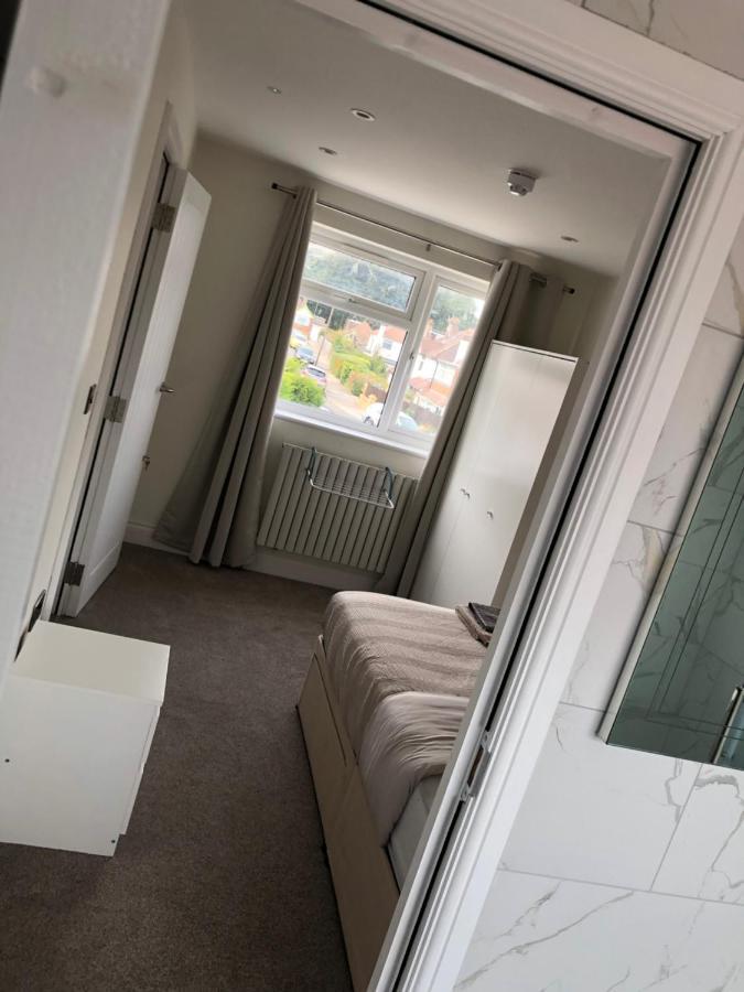 5 Bedroom House In Orpington Extérieur photo