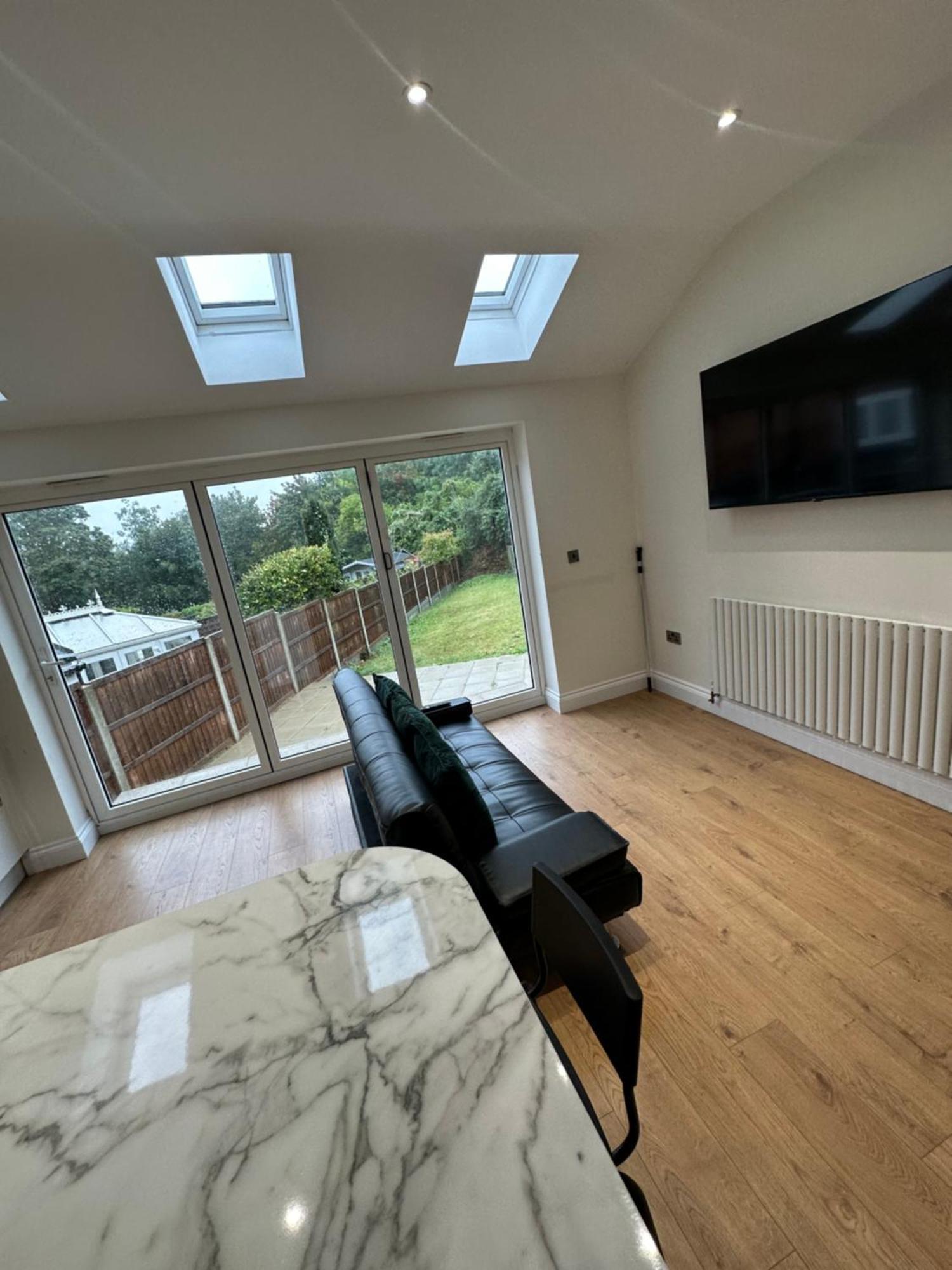5 Bedroom House In Orpington Extérieur photo